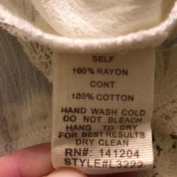 NWOT - Hem & Thread Top. Crochet along bottom - Picture 8 of 8